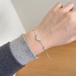 Bracelets Dylam Dazzling Top Jewelry en argent 925 plaqué rhodium avec chaîne à maillons et pendentif papillon en moissanite D VVS1 - Product Image 2