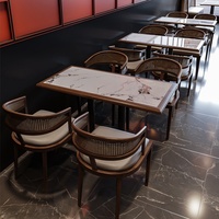 Ensemble de salle à manger en rotin robuste de qualité commerciale avec bordure en bois massif et plateau en pierre, mobilier de café pour restaurant et café