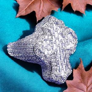 Bague pour homme Hip Hop Iced Bling en argent sterling 925 VVS Moissanite Fleur Baguette Cross Passes Diamond Tester pour les fêtes de mariage - Product Image 2