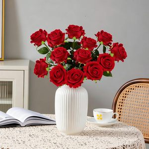 <span class=keywords><strong>Rosas</strong></span> <span class=keywords><strong>Rojas</strong></span> Artificiales de Tacto Real, Tallos de Terciopelo Plástico, Venta al por Mayor, Decoración para el Hogar, Bodas, Fiestas, Día de la Madre - Product Image 3