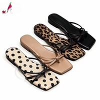 Sandales plates sexy pour femmes, style tongs, à enfiler, à bout carré, imprimé léopard, vintage, pour soirée romantique, vacances d'été, OEM