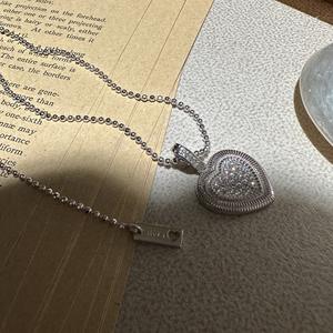 Collar con Nudo de Corazón de Plata de Ley S925 para Niñas, Versátil, Ligero, de Lujo, con Colgante de Moda de Alta Gama y Temperamento - Product Image 5