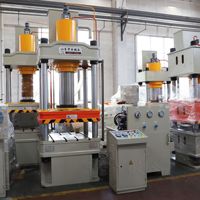 Presse hydraulique multifonctionnelle pour le poinçonnage, le pliage et le façonnage de trous