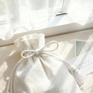 Pochette à bijoux de luxe personnalisée avec logo imprimé, petite pochette à cordon en coton et lin, sac anti-poussière avec pompon, personnalisable - Product Image 4