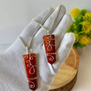 Pendentif plat élégant en cornaline rouge fait à la main collier en cristal poli enveloppe de fil énergie ciblée guérison inspiré Feng Shui ange - Product Image 5