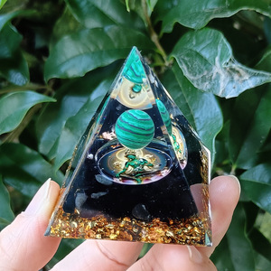 Pyramide de galets de cristal en résine époxy, ornement de bureau artisanal, sphère verte en obsidienne, décoration d'aquarium Tara verte, cadeau - Product Image 4