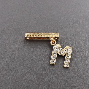 จี้ตัวอักษรประดับเพชรหรูหราสำหรับสายนาฬิกา - Product Image 2