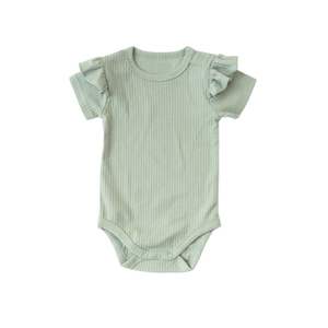 Großhandel Fertige Babykleidung Kurzarm Druckknopfverschluss Bio-Baumwolle Gerippter Rüschen Baby Mädchen Kurzer Strampler - Product Image 6