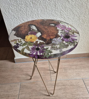 Table ronde élégante personnalisée au design moderne faite à la main en bois et en résine avec fleurs Table basse parfaite