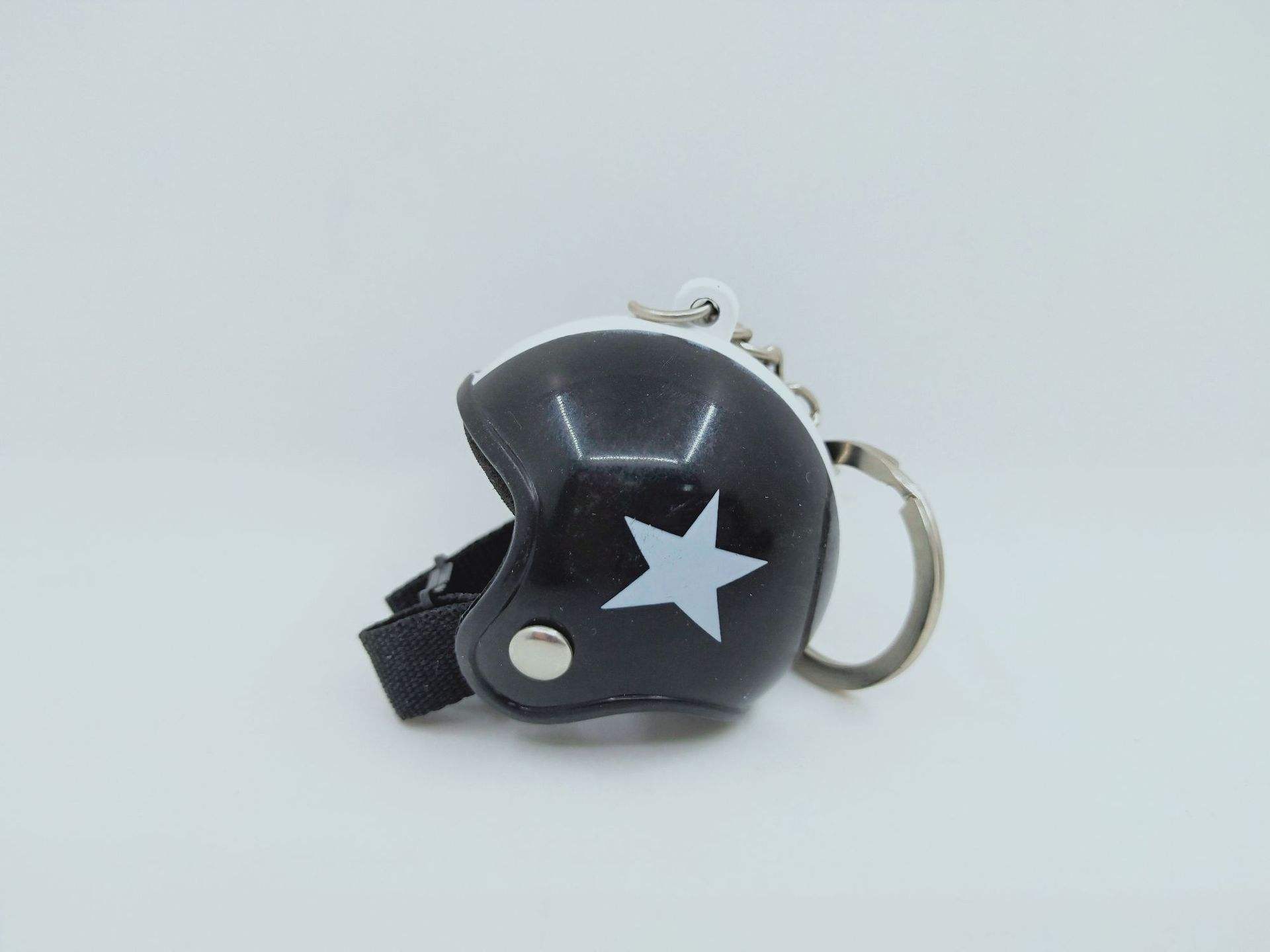 หมวกกันน็อคห้าดาว สีดำ