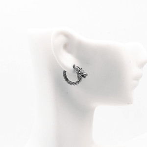 Yunnique Boucles d'oreilles à clip tête de loup en acier inoxydable, design du zodiaque animal, bijoux de mode unisexe - Product Image 4