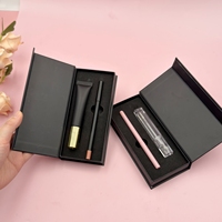 Ensemble de maquillage pour les lèvres vegan 2-en-1 en marque privée |   Crayon à lèvres, gloss brillant ou huile hydratante pour les lèvres, kit cosmétique pour les lèvres personnalisé