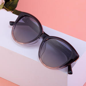 Lunettes de soleil œil de chat Dl-D7512 pour femmes, monture en métal noir, verres TAC, protection UV400, mode outdoor. - Product Image 2