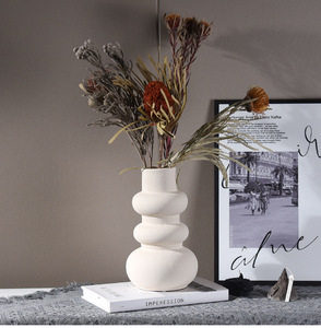 Jarrón de cerámica estilo INS de alto valor arreglo floral <span class=keywords><strong>Simple</strong></span> florero modelo habitación mesa de comedor decoración del hogar adornos - Product Image 5