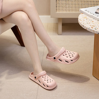 Mode pas cher prix unisexe jardin sabots sans lacet chaussures légères femmes douche pantoufles classique sabots chaussures