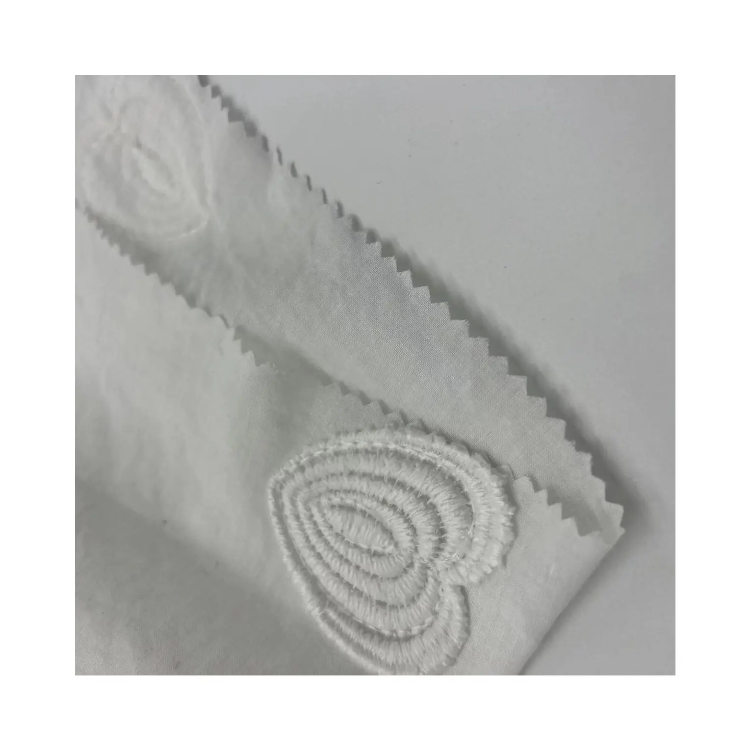 Conception de motif d'amour en trois dimensions tissu blanc 100 coton pour vêtements pour bébé