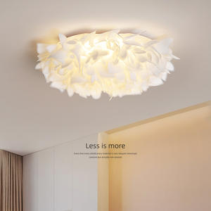 Lampe de chambre à coucher de conception italienne avec des pétales simples, chaleureux et romantiques, lampe de plafond nordique pour chambre principale, célèbre sur internet. - Product Image 3