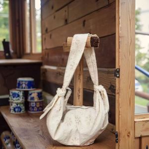 Sac fourre-tout en toile grande capacité tendance pour femme, couleur unie simple, à porter à l'épaule ou en bandoulière, idéal pour le travail et les trajets quotidiens au printemps, avec broderie. - Product Image 1