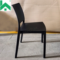 Chaise de salle à manger simple en plastique PP noir durable pour la maison et l'extérieur, restaurants, plages, pubs