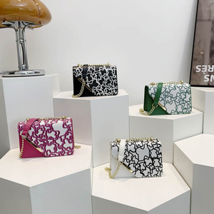 Borsa a Tracolla da Donna con Motivo Orsetto Cartoon, Nuova Borsa a Catena Semplice, Borsetta con Patta e Motivo a Onde - Product Image 1