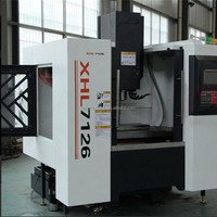Centre d'usinage CNC vertical 3 axes XH7126 robuste avec broche BT40 pour le traitement de moules métalliques