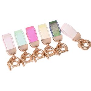 Porte-clés de voiture professionnels en métal et cuir, vente en gros à faible MOQ, porte-clés personnalisés en cuir PU avec logo gravé au laser - Product Image 1