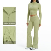 Ensemble de sport et yoga 3 pièces écologique pour femme : soutien-gorge froncé uni, pantalon évasé et veste de sport ajustée