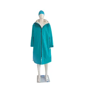 Telo in stile preferito del Regno Unito che cambia la fabbrica diretta con Logo personalizzato ricamato stile sportivo Poncho asciugamano in forma quadrata per bambini adulti