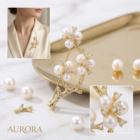 Broche délicate en perles blanches dorées pour femme d'affaires, idéale pour la décoration du col de la blouse ou du tailleur, accessoire de tenue quotidienne