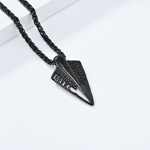 Collier avec pendentif flèche en acier inoxydable pour hommes, symbole viking, design géométrique, bijoux cadeau - Product Image 4