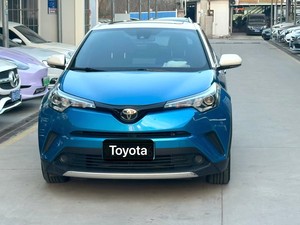 <span class=keywords><strong>Toyota</strong></span> C-HR <span class=keywords><strong>2020</strong></span> Cool Transcendence, SUV Compacto Híbrido, Caja de Cambios Automática, Asientos de Cuero, 50001-75000 Millas, Volante a la Izquierda, Tracción Trasera - Product Image 2