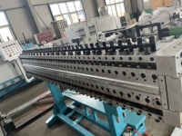 Ligne de production d'extrusion automatique de feuilles et de plaques ondulées en polypropylène PP/PC Coroplast, haute productivité, composants de roulement