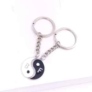 Portachiavi puzzle con ciondolo in lega per coppie, alla moda e semplice, con design 'moq jewelry tai gossip good friend' - Product Image 1