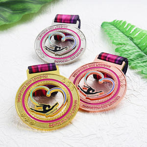 Medalla de Metal de Lujo con Diseño de Corazón Arcoíris Multicolor, Medalla de Gimnasia y Danza de Aleación de Zinc Esmaltada, Logotipo Metálico Personalizado para Competición - Product Image 3
