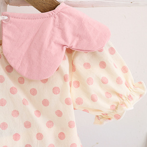 Ensemble de vêtements pour enfants coréens en coton, nouveau design d'été, manches bouffantes, pois, jolie broderie de fraises - Product Image 5