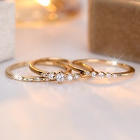 Nouvelles bagues tendance simples 2025 en cuivre plaqué or avec micro-incrustations de zircon blanc, ensemble de trois pièces géométriques pour couple, pour l'index