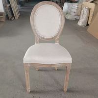 Chaise de salle à manger Louis en bois empilable et extensible, couleur chaux antique, avec revêtement en lin, pour événements et mariages
