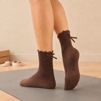 Chaussettes de yoga antidérapantes en coton pour femmes, avec logo personnalisé, pour fitness, danse, Pilates, chaussettes de yoga et de danse d'intérieur avec grip, personnalisables avec bordure à volants