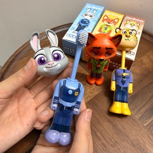 Brosse à dents évolutrice Zootopia, figurines mignonnes Nick et Judy, brosse à dents transformable à poils souples, brosse à dents à poils fins, cadeaux pour enfants - Product Image 1