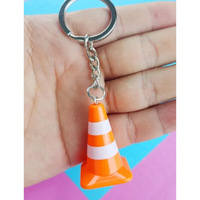 Porte-clés créatif mini cône de signalisation - Anneau de clés de voiture polyvalent, pendentif de sac et décoration de bureau pour un style quotidien et une touche de sécurité
