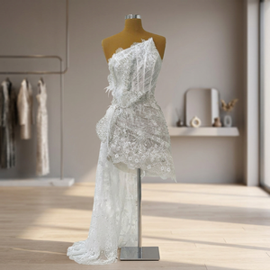 Robe de soirée mini sur mesure OEM, robe mini en satin faite à la main, robe de fête luxueuse avec perles et dentelle florale - Product Image 2