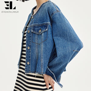 جاكيت جينز نسائي مخصص من مصنع LARSUR، صديق للبيئة، مصنوع من الليوسيل الناعم، بتصميم بومبر، بغسيل متقن، بأزرار، قصير - Product Image 5