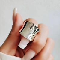 Kadınlar için İçbükey Geniş Bant Yüzük, 20mm, Altın Kaplama Pirinç Kalın Gösterişli Yüzük, Beyaz Altın ve Altın