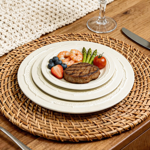 Platos llanos de cerámica repujada de estilo vintage para bodas francesas, elegantes platos base de encaje de estilo barroco. - Product Image 4