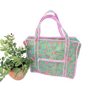 Bolso de mano floral hecho a mano acolchado, estampado de bloques, bolso de compras con cremallera grande, regalo nupcial, bolso de playa para bebé, bolso de mano bohemio informal para piscina - Product Image 1