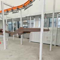 Ligne de peinture en poudre semi-automatique avec cabine et four de cuisson sur rail suspendu pour la finition des surfaces de panneaux métalliques