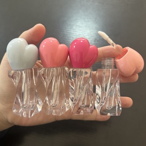 Tube de brillant à lèvres incurvé ISMAN 3ml avec capuchon cœur, <span class=keywords><strong>rose</strong></span>, bleu, rouge rosé, à paroi épaisse, <span class=keywords><strong>transparent</strong></span>, en plastique AS, vente en gros en vrac - Product Image 1