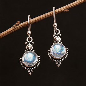 Orecchini Pendenti Stile Bohémien con Pietra di Luna per Donne, Gioielli Vintage alla Moda - Product Image 1