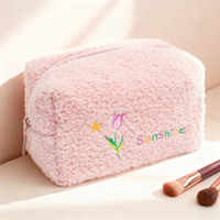 Tas Makeup Bordir dengan Desain Bunga Estetis, Kantong Bulu Teddy untuk Wanita, Hadiah Lucu untuk Pengiring Pengantin, Ulang Tahun, Natal