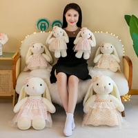 Lapin en peluche mignon à longues oreilles en peluche Lapin créatif dans la jupe Animal en peluche Jouet en gros Vêtements Lapin en peluche